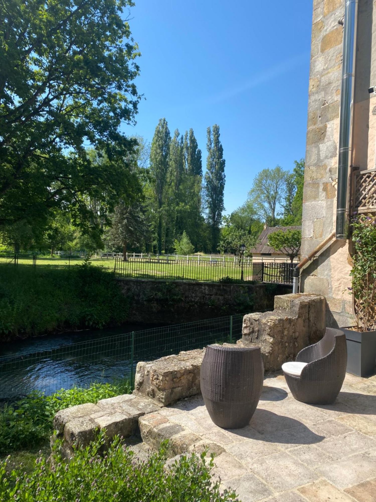 Bed and Breakfast Le Moulin Bleu Saint Cyr-sous-Dourdan Экстерьер фото